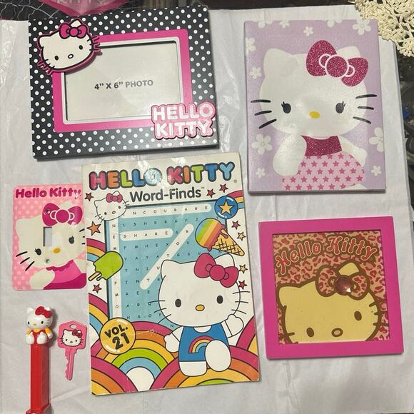 Hello Kitty Loot #2-bag, word find, frame, 2pictures, light wall cover,pez & key - Picture 4 of 12